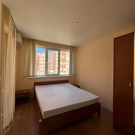 Privilege First Line Sea אלניטה